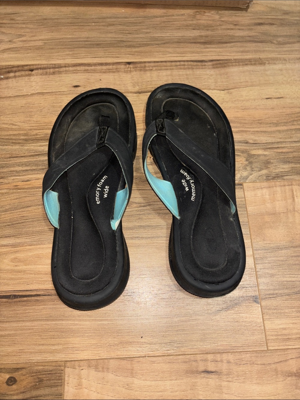 Source Unknown Black Flip Flop Sandals with Light Blue Accents